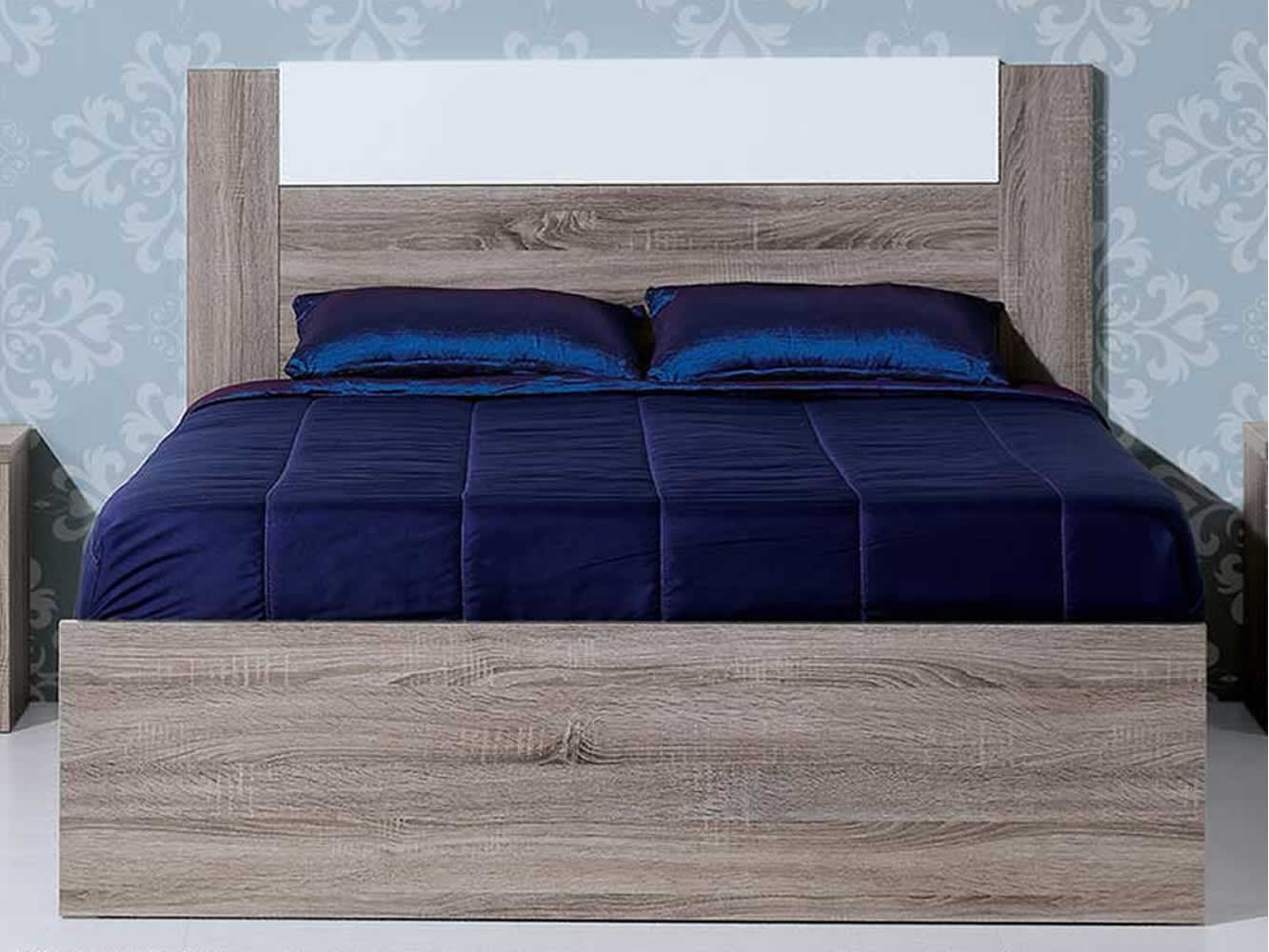 Como Grey Oak/White Double Bedstead