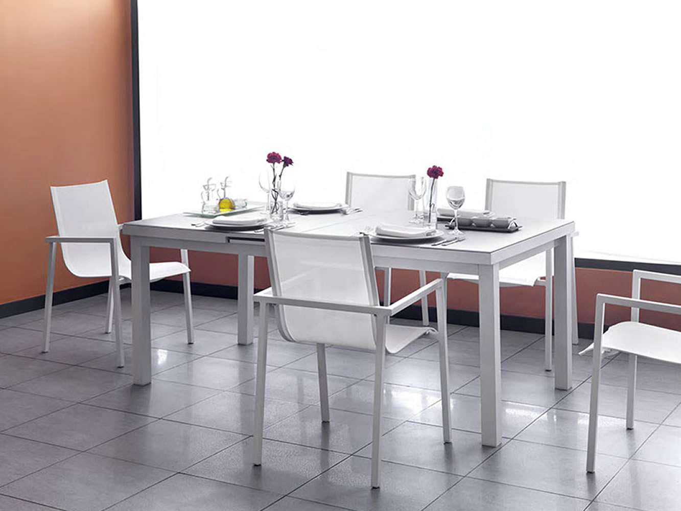 Silla Curva con Reposabrazos Blanco