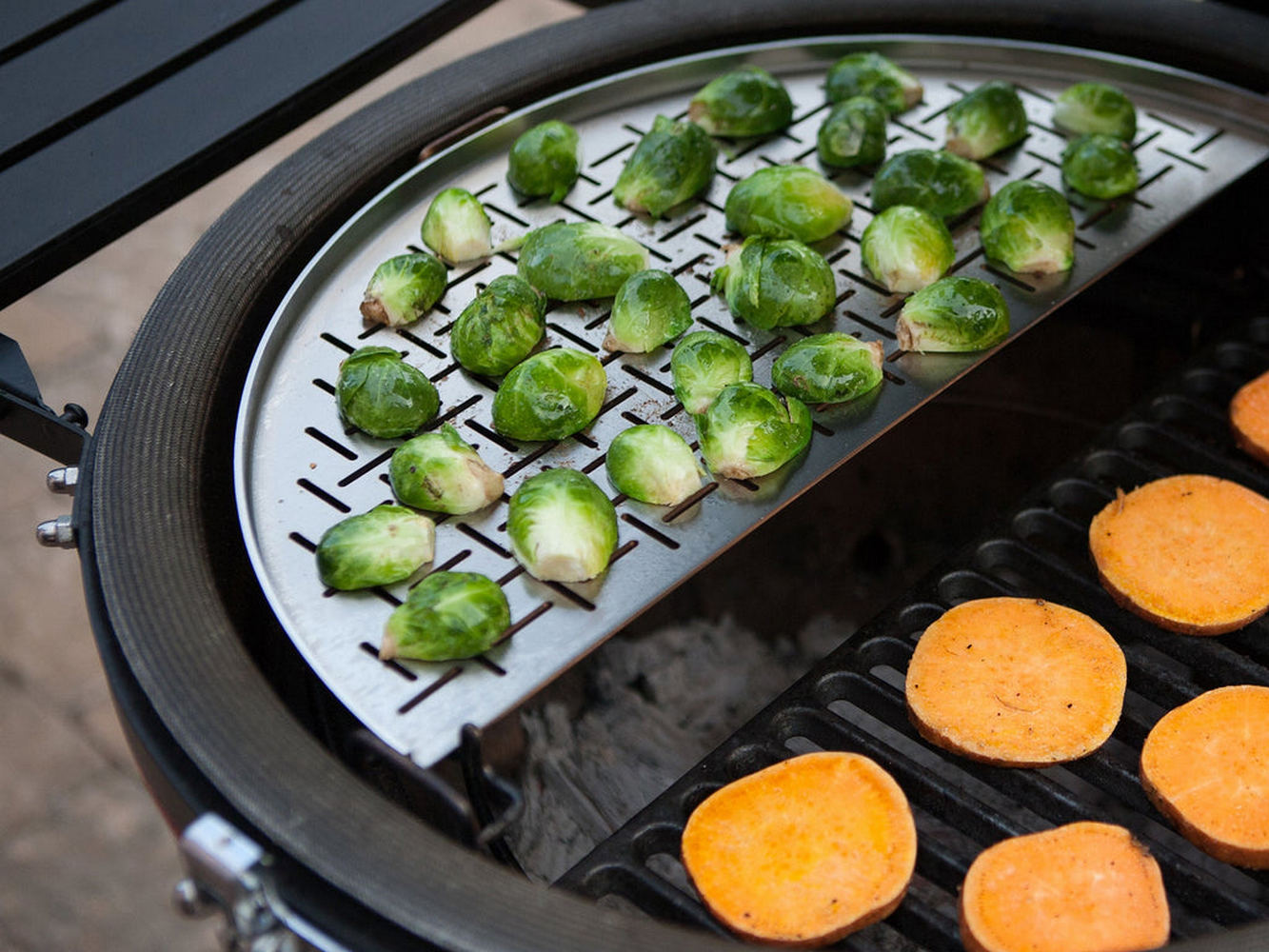 Grille en Demi-Lune pour Poisson et Légumes Kamado Joe