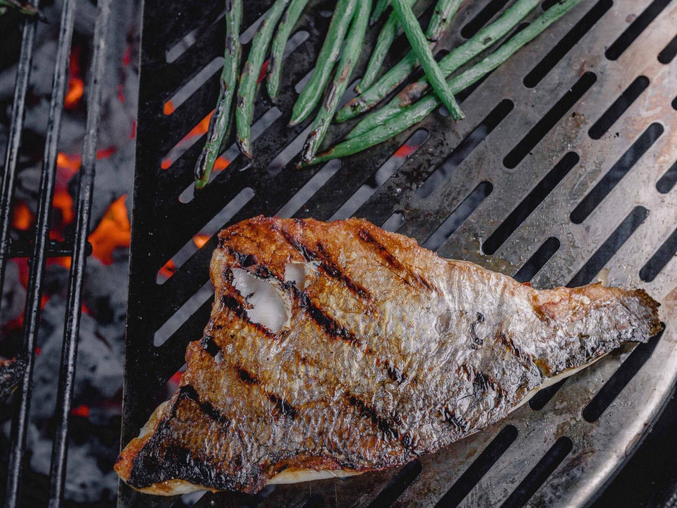 Grille en Demi-Lune pour Poisson et Légumes Kamado Joe